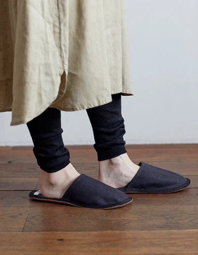 Fog Linen Work Bed & Bath Linen Slippers Graphite 7 Fog Linen Work Bed & Bath Linen Slippers Graphite